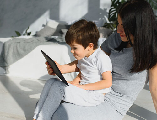 Luce blu degli schermi luminosi: gli effetti sui nostri bambini